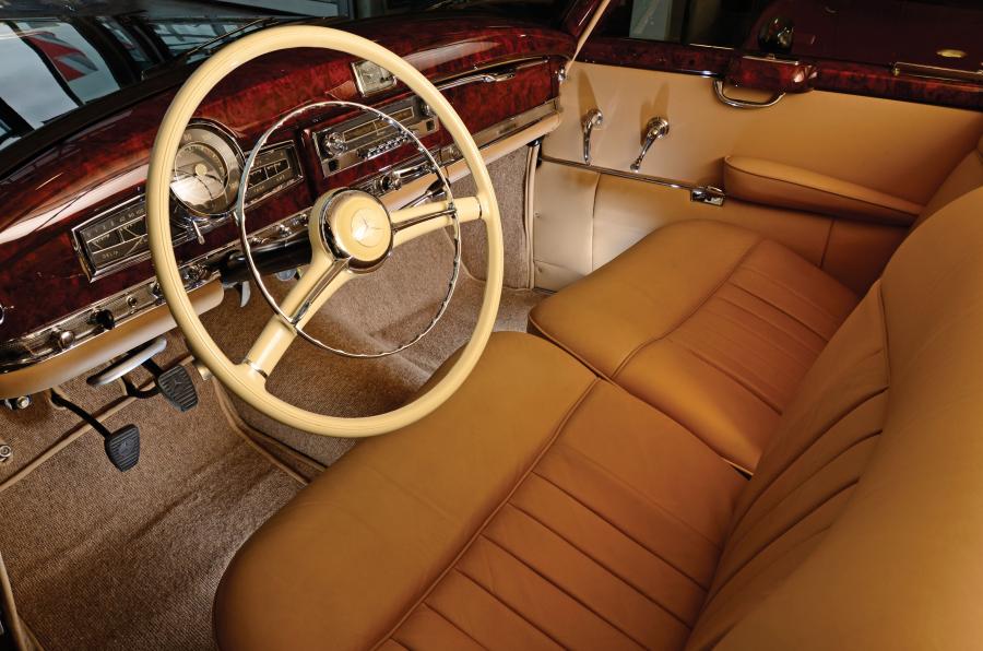  Mercedes-Benz 300 Sliding-Roof Limousine 1952 года  (фото 15 из 17)